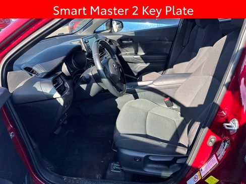Used 2018 Toyota C-HR XLE FWD image 5