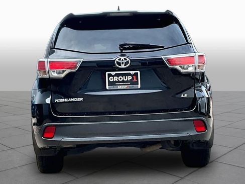 Used 2015 Toyota Highlander Plus FWD image 4