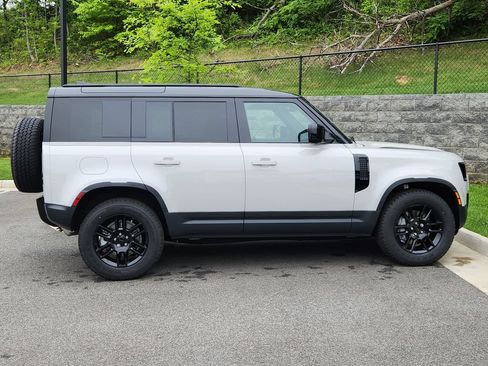 New 2026 Land Rover Defender 110 S AWD/4WD image 11