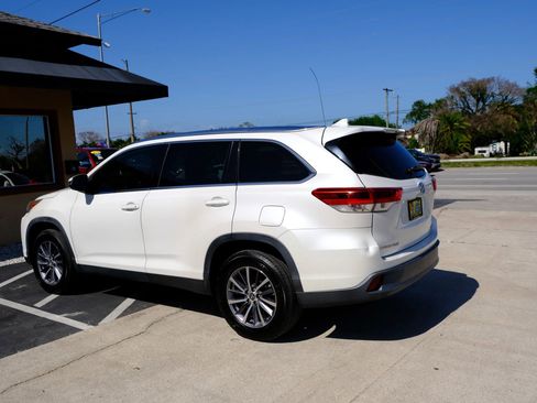 Used 2019 Toyota Highlander FWD V6 image 4