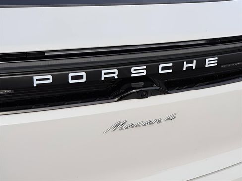 New 2026 Porsche Macan 4 Electric image 6