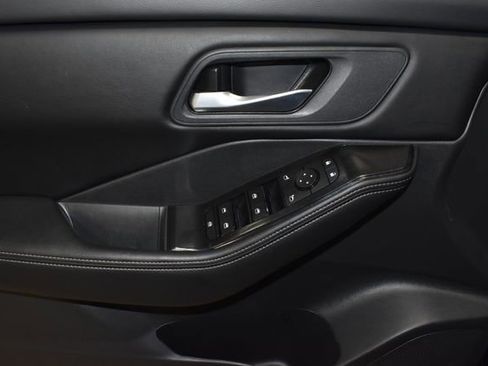 Used 2025 Nissan Rogue SV image 27