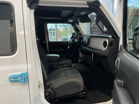 Used 2024 Jeep Wrangler Unlimited AWD/4WD image 35