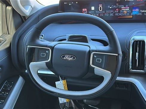 New 2025 Ford Expedition Max Platinum w/ Driver's Package image 23