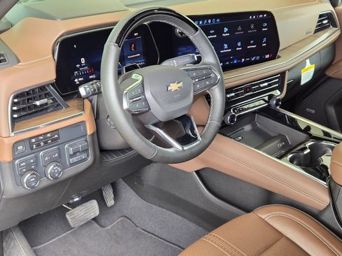 Used 2025 Chevrolet Suburban High Country AWD/4WD image 10
