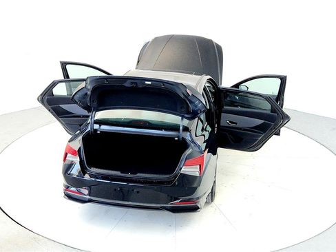 Used 2023 Hyundai Elantra Limited image 23