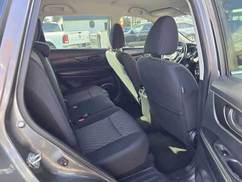 Used 2020 Nissan Rogue S image 19