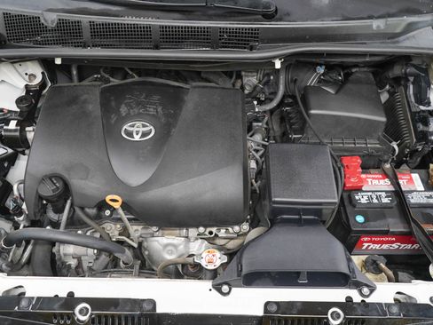 Used 2020 Toyota Sienna SE FWD image 33