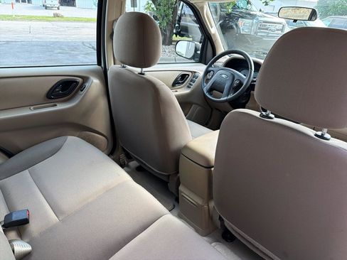 Used 2004 Ford Escape XLS FWD image 29