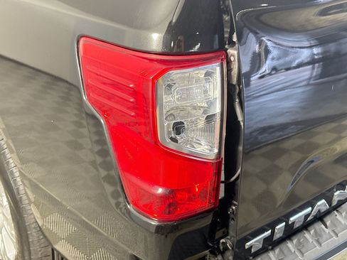 Used 2017 Nissan Titan SV RWD image 35