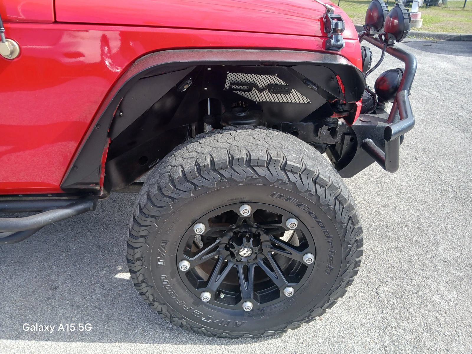 Used 2015 Jeep Wrangler Unlimited Sahara w/ Connectivity Group AWD/4WD image 19