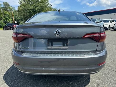 Used 2019 Volkswagen Jetta SEL w/ Cold Weather Package FWD image 4