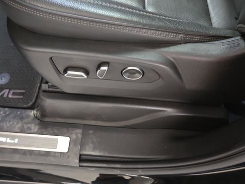 Used 2024 GMC Yukon Denali w/ Denali Reserve Package image 17