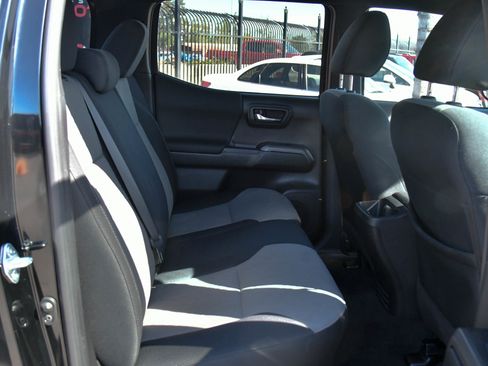 Used 2023 Toyota Tacoma TRD Off-Road w/ Technology Package image 40