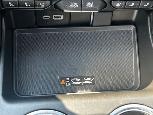 Used 2024 Chevrolet Tahoe High Country AWD/4WD image 12