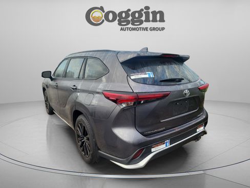 Used 2025 Toyota Highlander XSE image 3