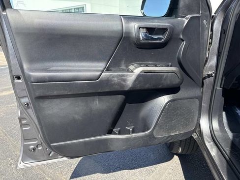 Used 2021 Toyota Tacoma TRD Off-Road w/ Technology Package AWD/4WD image 9