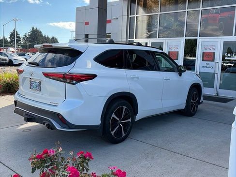 Used 2022 Toyota Highlander XSE AWD/4WD image 5