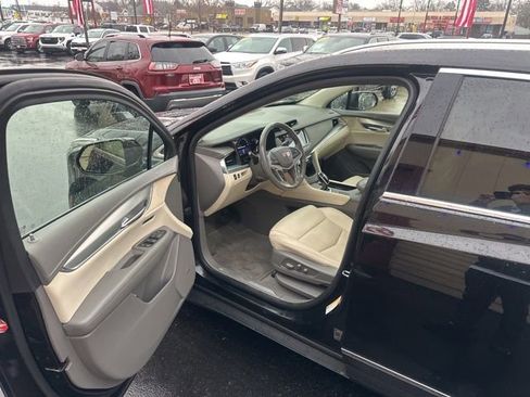 Used 2019 Cadillac XT5 Luxury image 2