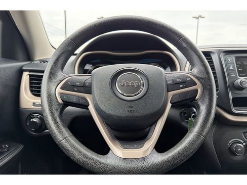 Used 2016 Jeep Cherokee Sport FWD image 23