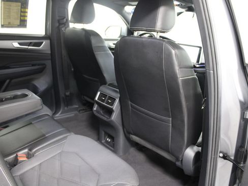 Used 2024 Volkswagen Atlas Cross Sport SE AWD/4WD image 31