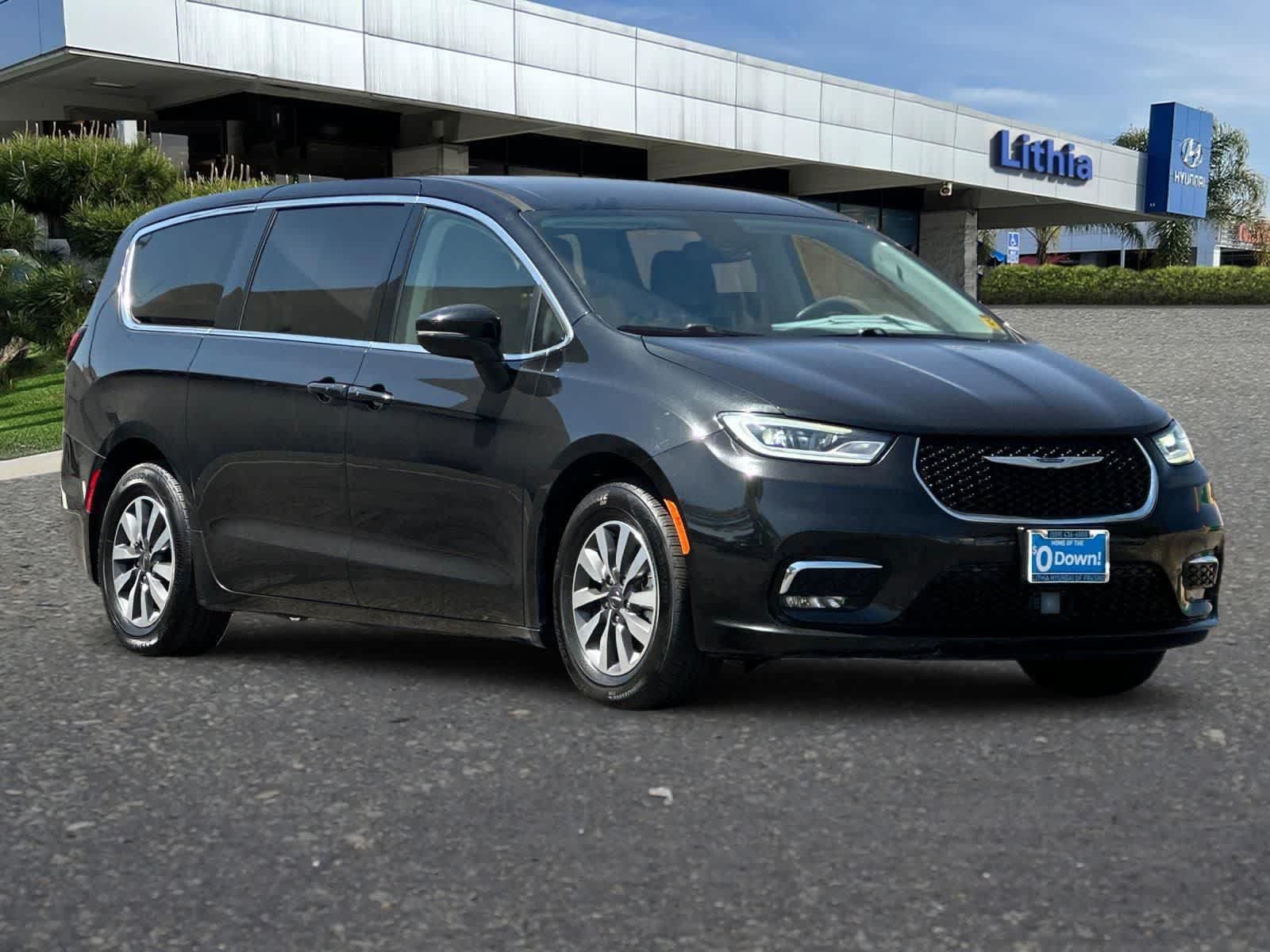 Used 2023 Chrysler Pacifica Touring-L FWD image 10