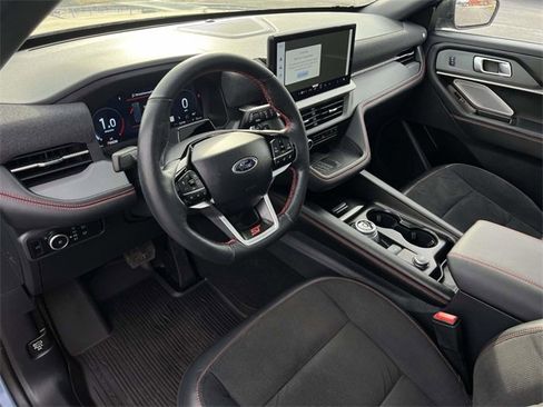 Certified 2025 Ford Explorer ST image 30