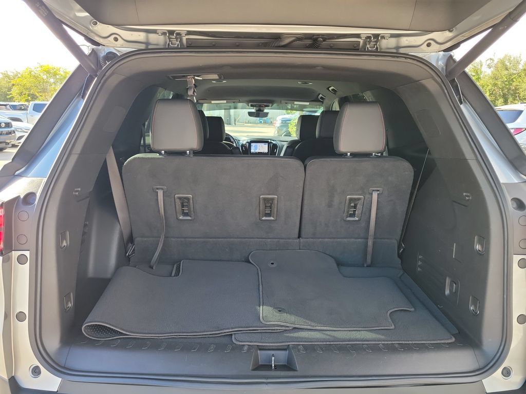 Used 2023 Chevrolet Traverse RS FWD image 30