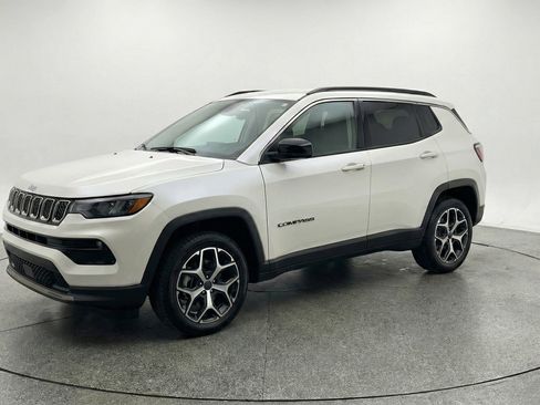 Used 2025 Jeep Compass Limited image 3