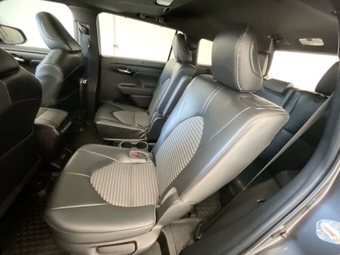 Used 2022 Toyota Highlander XSE AWD/4WD image 23