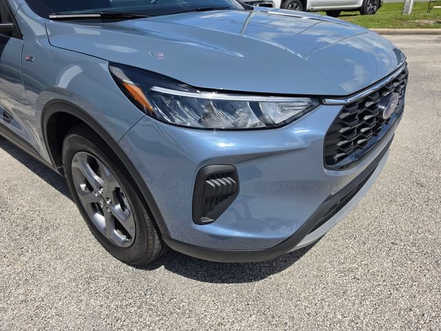 Used 2025 Ford Escape ST-Line w/ Tech Pack #1 FWD image 9