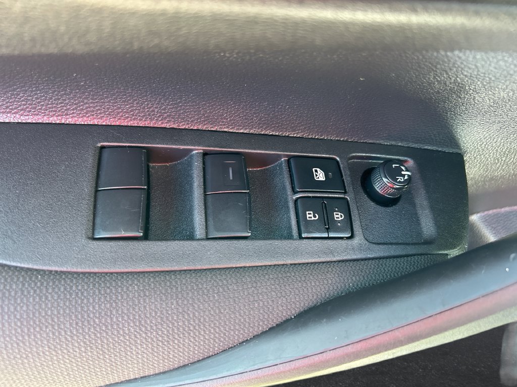 Used 2025 Toyota Corolla LE FWD image 12