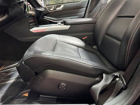 Used 2014 Mercedes-Benz E 350 4MATIC Sedan image 17