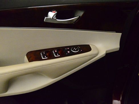 Used 2017 Kia Sorento LX image 9