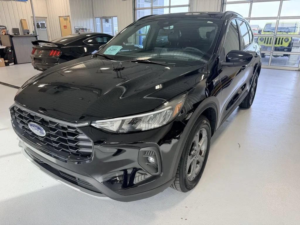 Used 2025 Ford Escape ST-Line Select AWD/4WD image 6