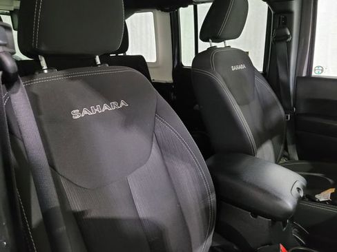 Used 2018 Jeep Wrangler Unlimited Sahara w/ Connectivity Group image 51