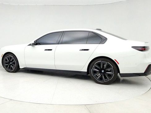 Used 2023 BMW 740i w/ Parking Assistance Package image 7