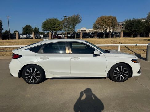 Used 2023 Honda Civic EX-L image 3