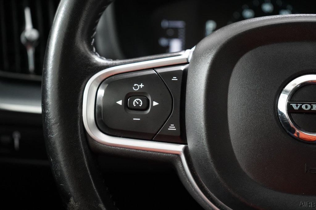 Used 2019 Volvo XC60 T6 Momentum AWD/4WD image 15