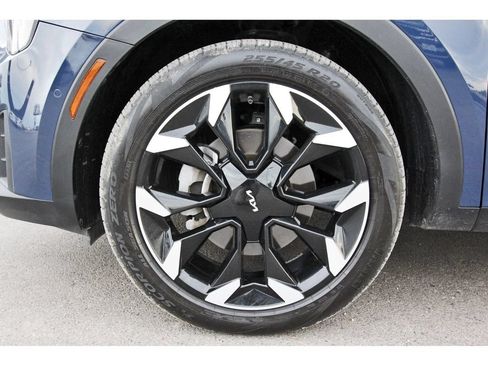 Certified 2024 Kia Sorento SX FWD image 37