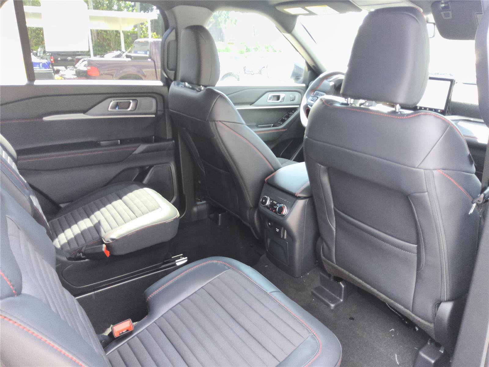 New 2027 Ford Explorer ST-Line w/ Premium Package RWD image 28