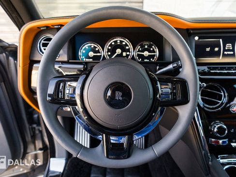 Used 2023 Rolls-Royce Cullinan w/ Cullinan Package image 24