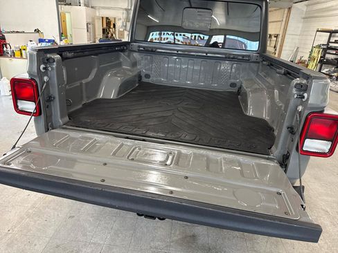 Used 2022 Jeep Gladiator Sport AWD/4WD image 86