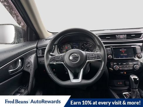 Used 2018 Nissan Rogue SV AWD/4WD image 25