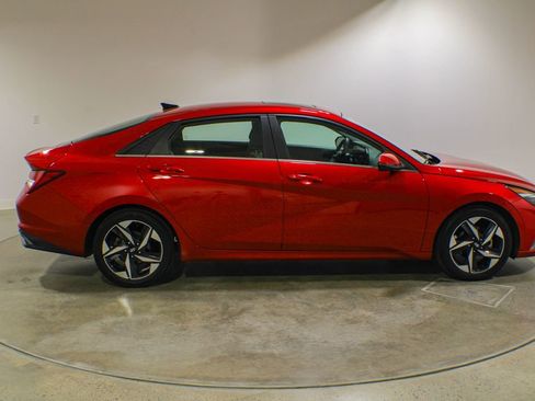 Used 2021 Hyundai Elantra Limited w/ Cargo Package FWD image 6