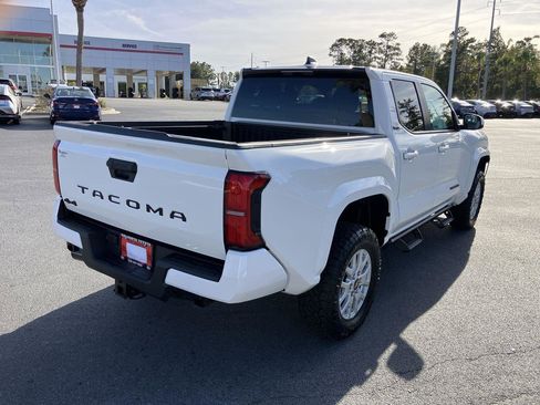 Used 2025 Toyota Tacoma SR5 AWD/4WD image 5