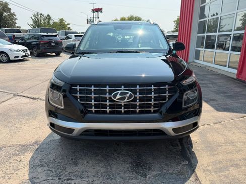 Used 2025 Hyundai Venue SEL FWD image 3