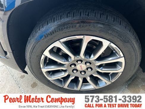 Certified 2022 GMC Acadia Denali w/ Denali Ultimate Package AWD/4WD image 8