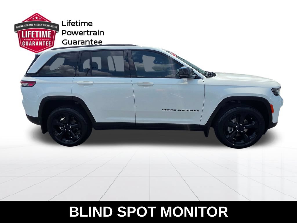 Used 2023 Jeep Grand Cherokee Altitude RWD image 7