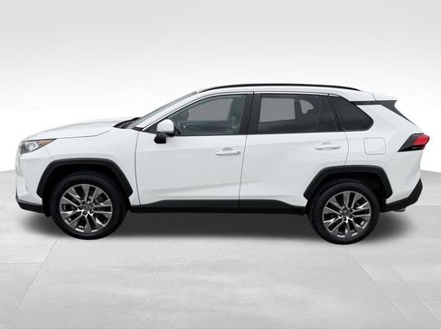 Used 2019 Toyota RAV4 XLE Premium w/ Cold Weather Package AWD/4WD image 10